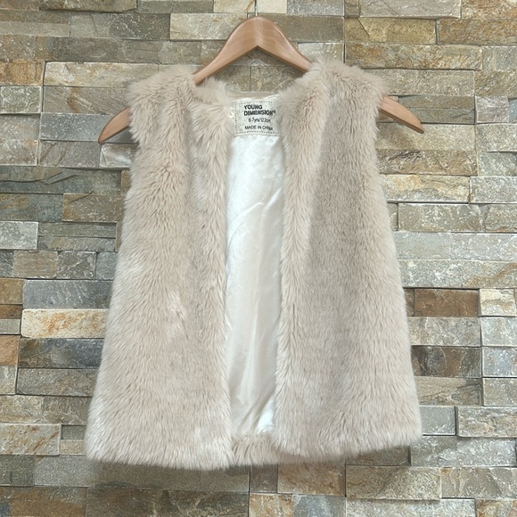Kids Faux Fur Vest - Picture 2 of 10